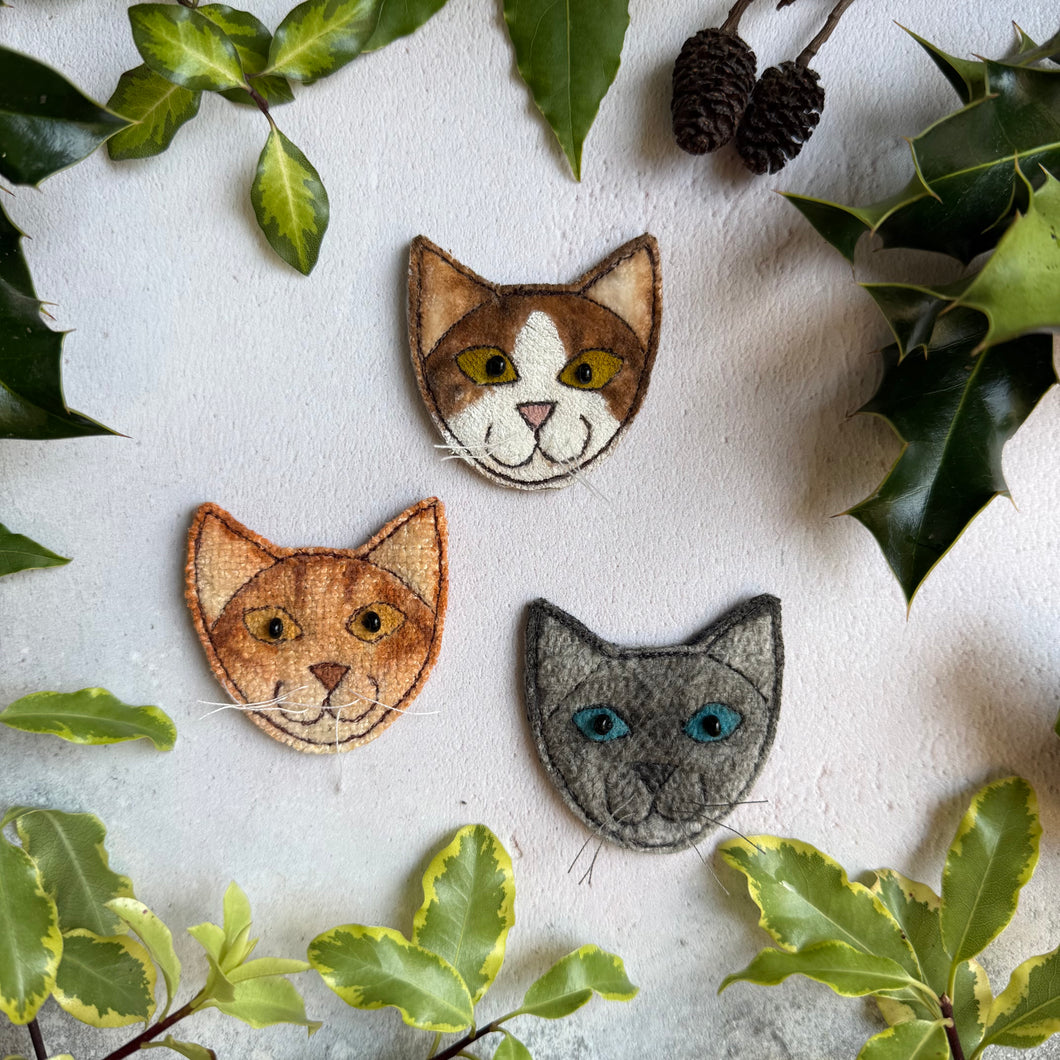 Cat brooch
